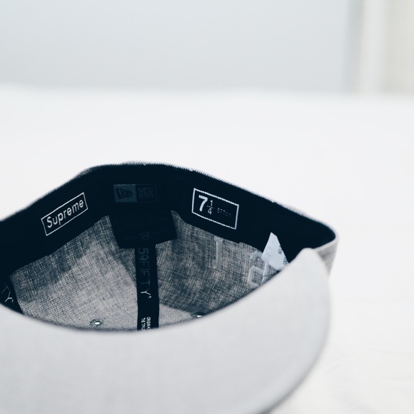 Supreme New Era Fitted 7 1/4 - Picture 5 of 5